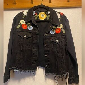 Womens Levi’s Black Denim Cropped Floral Embroidered Jacket